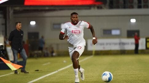 רומן אבראן עם הכדור (נעם מורנו) רומן אבראן עם הכדור