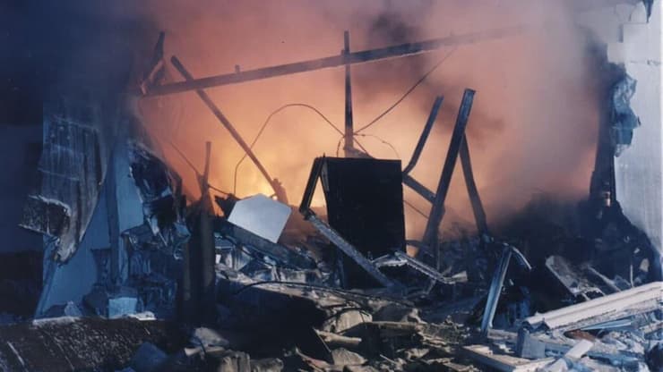ארכיון חיילים ליד שברים של מסוקים ב אסון המסוקים ישאר ישוב 1997