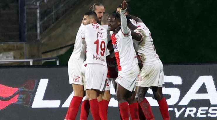 שחקני נוף הגליל חוגגים