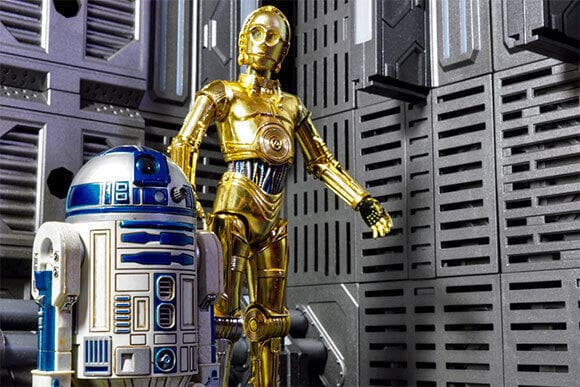 הרובוט הלא ממוגדר R2D2 וחברו דמוי האדם C-3PO  מ"מלחמת הכוכבים"