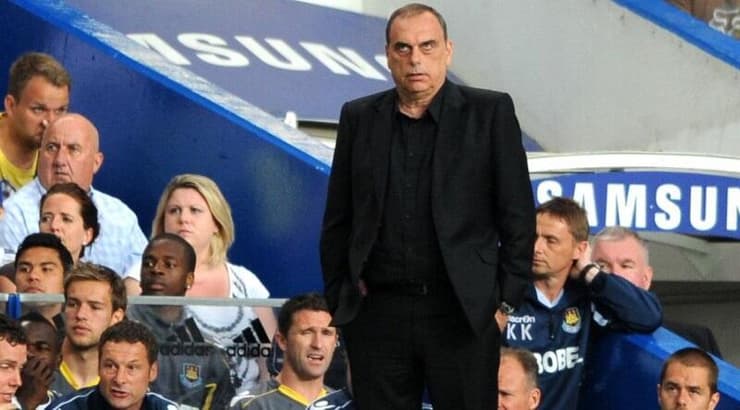 אברהם גרנט על הקווים של צ'לסי (רויטרס) אברהם גרנט על הקווים של צ'לסי