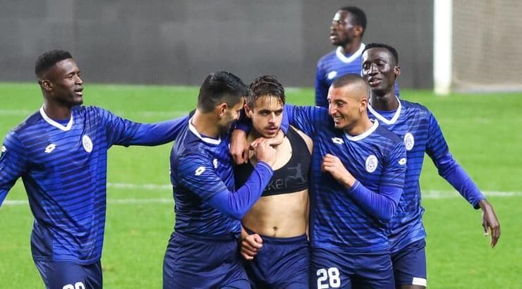 שחקני רמה"ש חוגגים עם יהונתן לוי