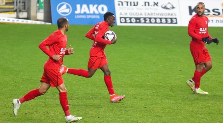 שחקני כפר קאסם אחרי השער המצמק