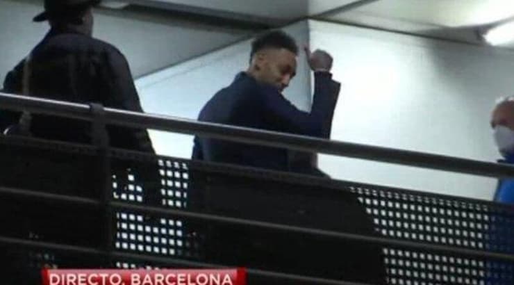 פייר אמריק אובמיאנג יוצא מהפגישה (טוויטר) פייר אמריק אובמיאנג יוצא מהפגישה