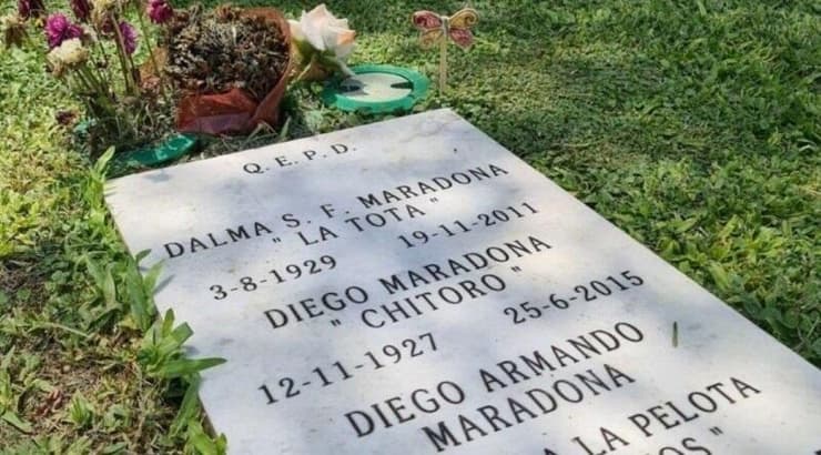 קברו של מראדונה (טוויטר) קברו של מראדונה