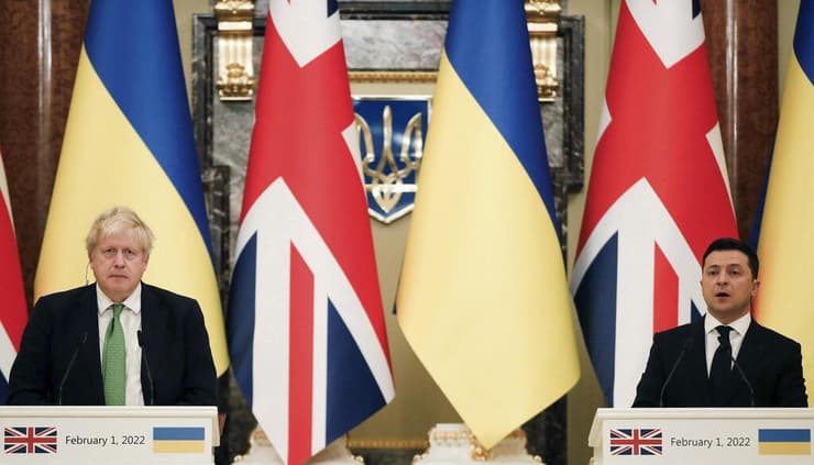 בוריס ג'ונסון ראש ממשלת בריטניה ונשיא אוקראינה וולודימיר זלנסקי ב קייב