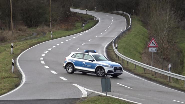 גרמניה מצוד אחרי רוצחים של שני שוטרים ליד העיירה קוזל