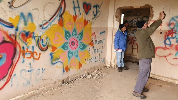 סיור בבניין החזית הסורית