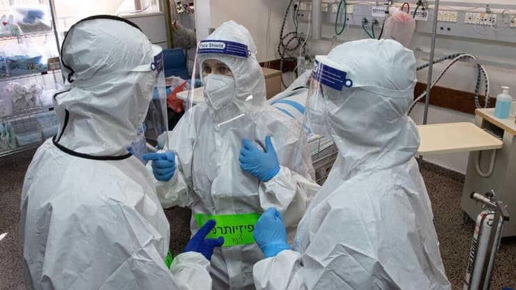 מחלקת קורונה בבית החולים רמב"ם (צילום: גיל נחושתן ) מחלקת קורונה ביה"ח רמב"ם