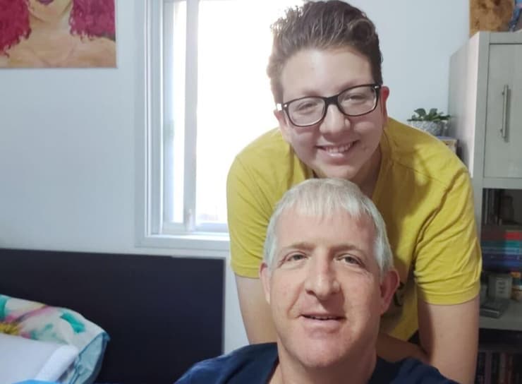 ''מעשים שכאלו יכולים לגרום לילדים ולילדות להסתגר בעצמם''. עדי וולפסון ובנו (צילום ביתי) עדי וולפסון