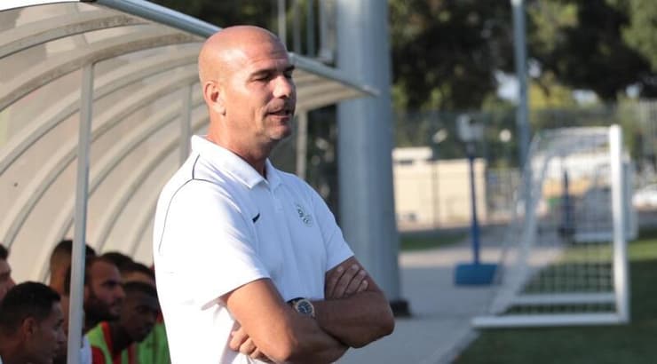 אלי לוי (דן יידוב) אלי לוי