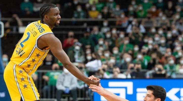 קינן אוואנס וג'ון דיברתולומאו