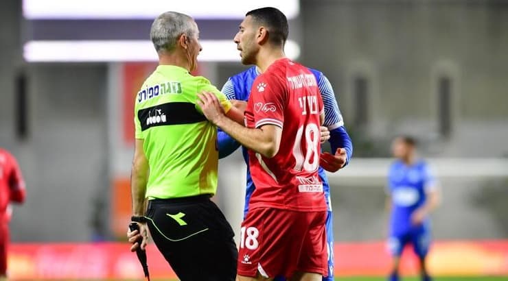 איתן טיבי בעימות עם איאון ניקולסקו (חגי מיכאלי) איתן טיבי בעימות עם איאון ניקולסקו