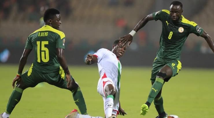 קויאטה עם הכדור (רויטרס) קויאטה עם הכדור