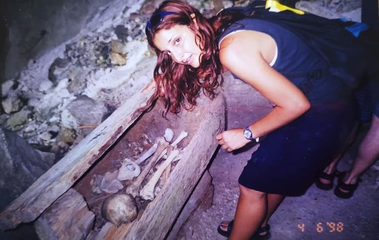 1998 – חבשושית במפגש ראשון עם ארונות הקבורה והשרידים האנושיים