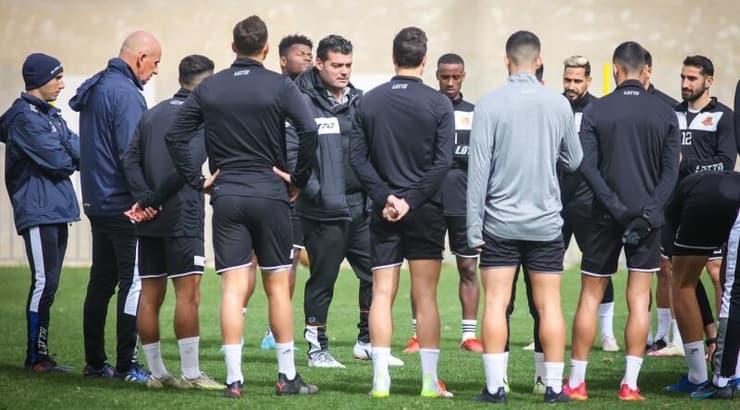 ניסו אביטן ושחקני בני יהודה באימון