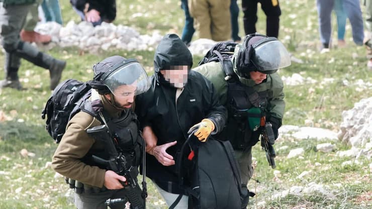 מעצר פעיל שמאל שתקף חייל צה''ל בנטיעות בכפר בורין