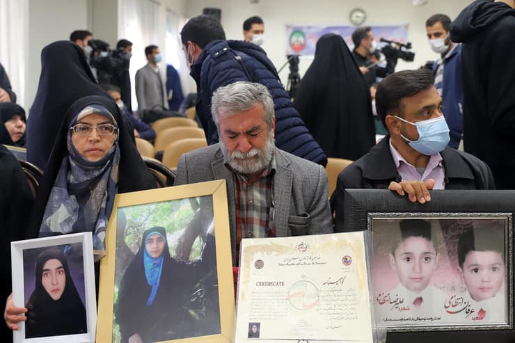 איראן הורים שכולים פיגוע ב מסגד ב 2008 משפט של מנהיג ארגון אופוזיציה ג'משיד שארמהד