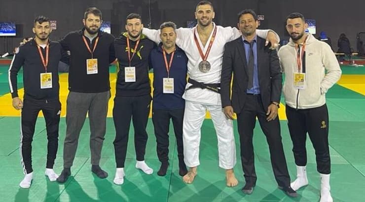 פיטר פלצ'יק והצוות (באדיבות איגוד הג'ודו) פיטר פלצ'יק והצוות