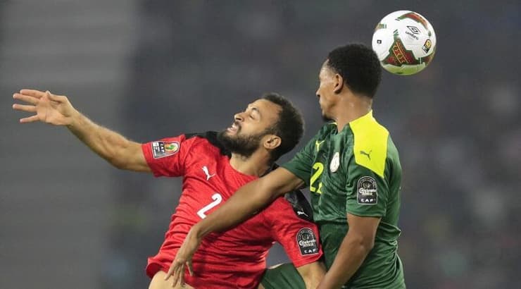 עבדלמונן ודיאלו במאבק אווירי (רויטרס) עבדלמונן ודיאלו במאבק אווירי