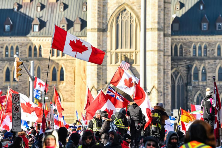 קנדה הפגנת מתנגדי הגבלות קורונה משתקת את אוטווה 