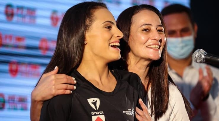 לינוי אשרם ואיילת זוסמן (איציק בלניצקי) לינוי אשרם ואיילת זוסמן