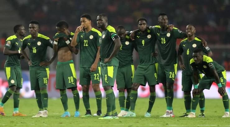 שחקני נבחרת סנגל לפני הפנדלים (רויטרס) שחקני נבחרת סנגל לפני הפנדלים