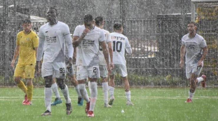 עידו מדויל ויבהה רונסום (באדיבות המדיה של הפועל ניר רמת השרון) עידו מדויל ויבהה רונסום