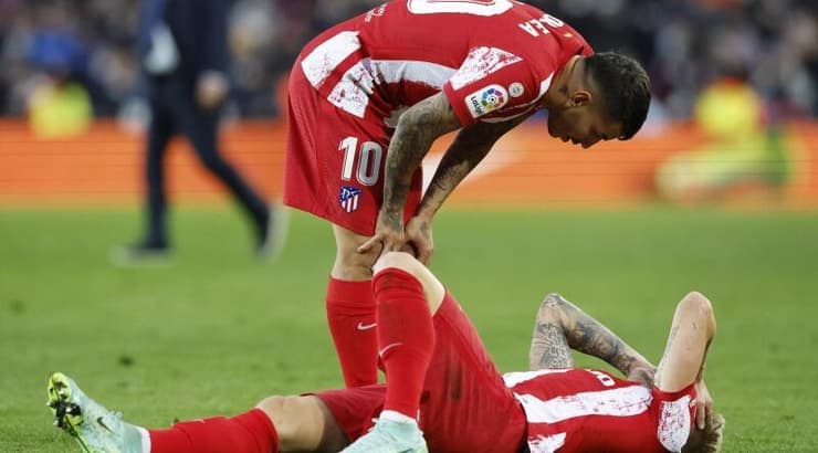 דניאל ואס על הדשא אחרי הפציעה (רויטרס) דניאל ואס על הדשא אחרי הפציעה