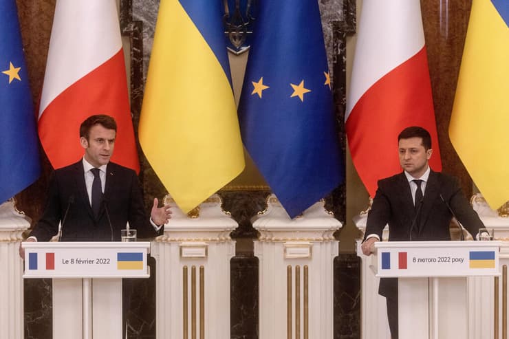 נשיא אוקראינה וולודימיר זלנסקי עם נשיא צרפת עמנואל מקרון ב קייב