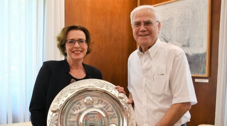 יעקב שחר וד"ר עינת קליש רותם