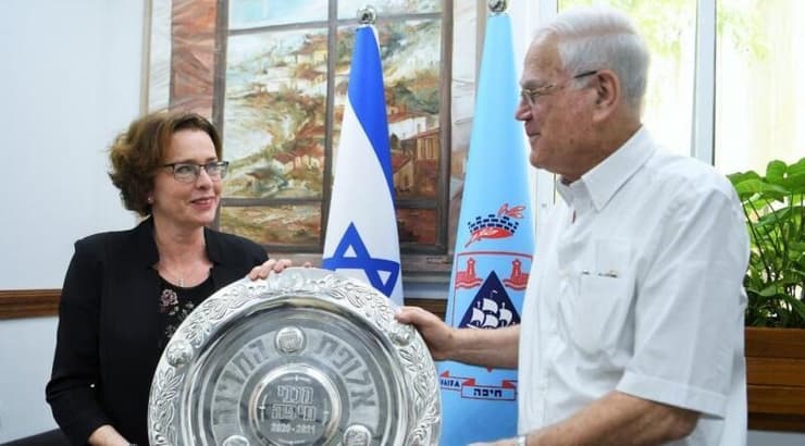 יעקב שחר וד"ר עינת קליש רותם