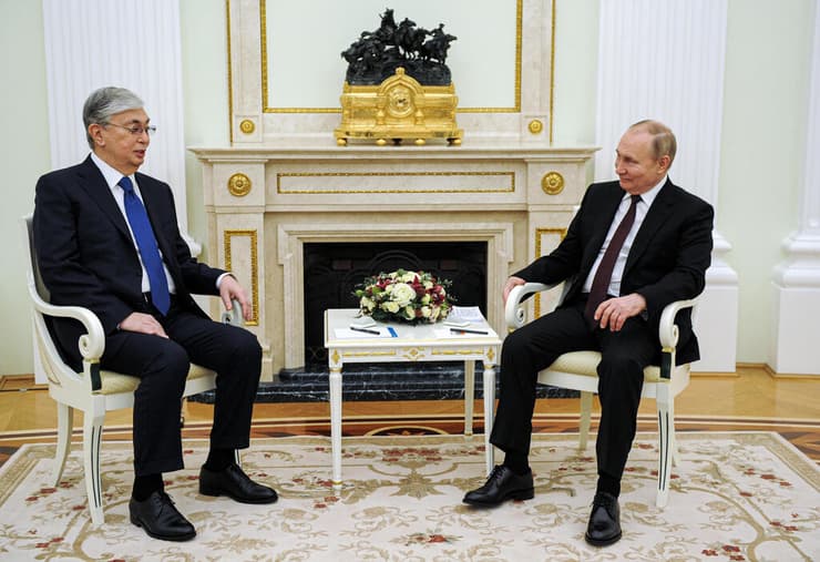 ולדימיר פוטין מארח ב קרמלין את נשיא קזחסטן 