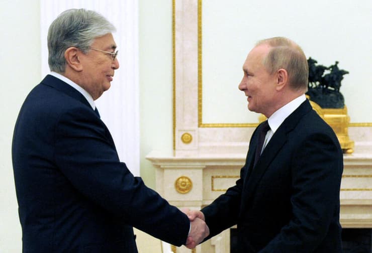 ולדימיר פוטין מארח ב קרמלין את נשיא קזחסטן 