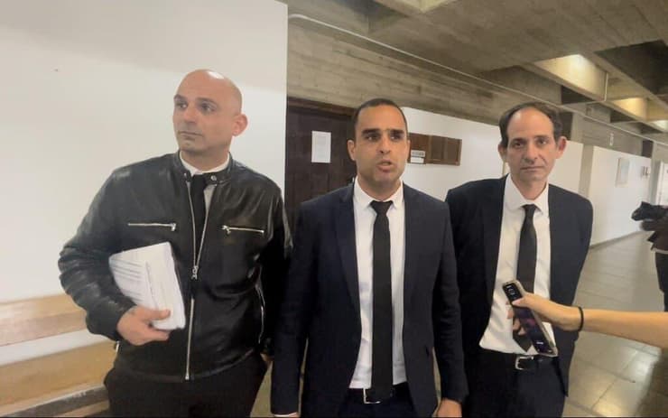 עו״ד איתן כביריאן, עו״ד יניב פרץ ועו״ד אופיר מזר עורכי הדין של החשוד