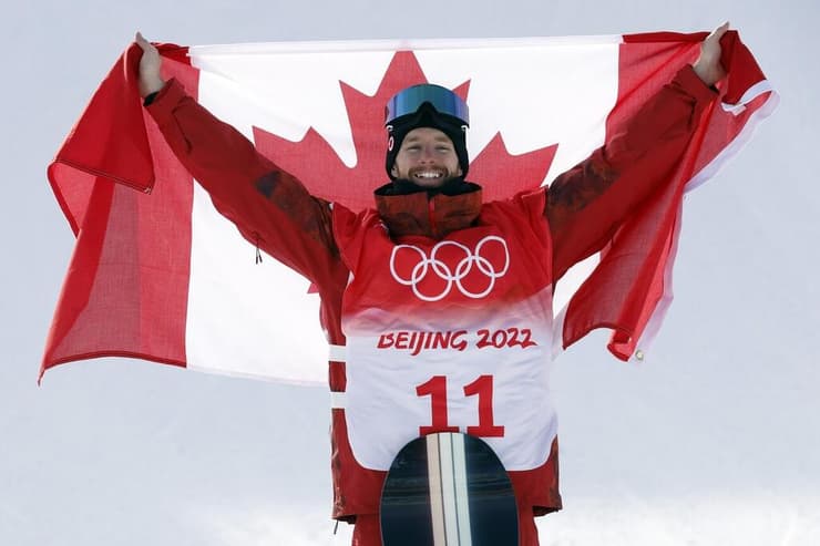 מקס פארוט לאחר הזכייה במדליית הזהב באולימפיאדת החורף בבייג'ינג 2022