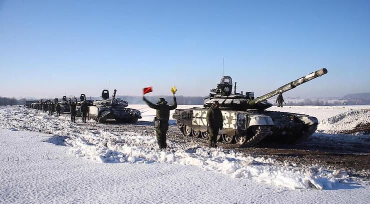 טנקים כוחות רוסיים ליד ברסט בלארוס חוזרים ל בסיסים ב רוסיה אחרי תרגיל צבאי משותף מתיחות אוקראינה