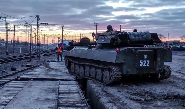 רוסיה טנקים של הצבא הרוסי עוזבים את בלארוס בחזרה לרוסיה בשל סיום ה תרגיל לכאורה משבר אוקראינה