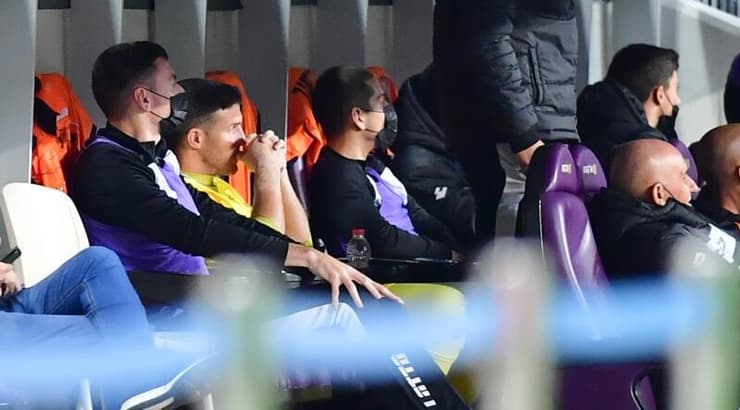 רן קדוש מאוכזב על הספסל (חגי מיכאלי) רן קדוש מאוכזב על הספסל