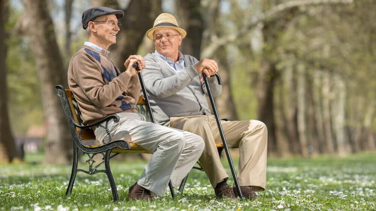 גברים קשישים זקנים מבוגרים גיל הזהב