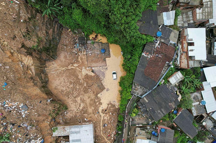 מפולת שיטפונות הצפות בעיר פטרופוליס ברזיל