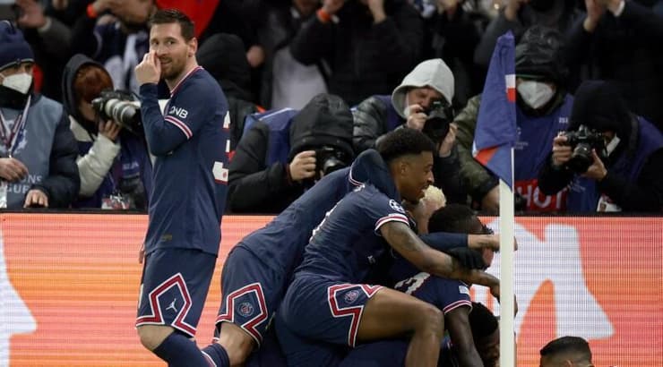 שחקני פאריס חוגגים (רויטרס) שחקני פאריס חוגגים