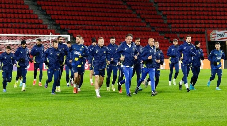 שחקני מכבי ת"א באימון