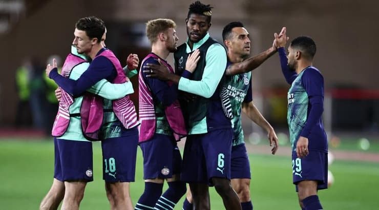 ערן זהבי ושחקני פ.ס.וו