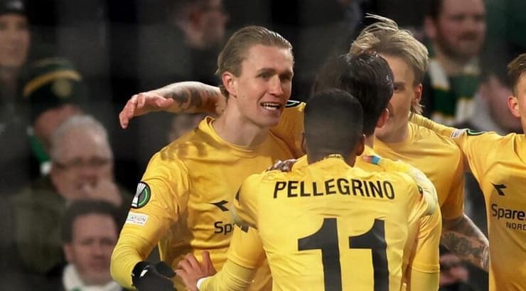 שחקני בודה גלימט חוגגים