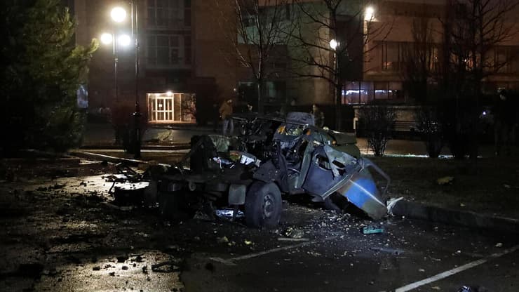 דונייצק אוקראינה פיצוץ רכב ליד בניין הממשל 