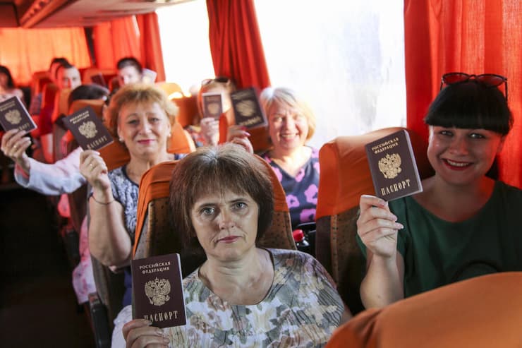 אוקראיניות עם אזרחות רוסית נוסעות ל רוסיה ארכיון