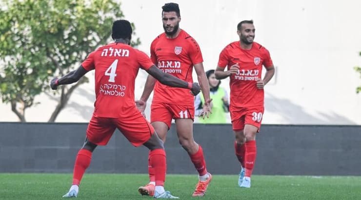 מוחמד חטיב חוגג עם מאלה דוגאי (נעם מורנו) מוחמד חטיב חוגג עם מאלה דוגאי