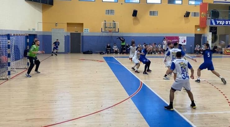 חולון גוברת על רמת השרון  (מערכת ONE)