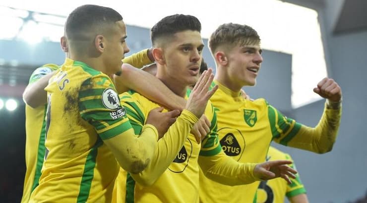 שחקני נוריץ' חוגגים (רויטרס) שחקני נוריץ' חוגגים